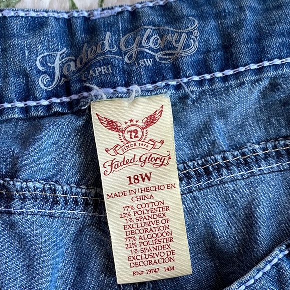 Capri Jeans - Picture 5 of 5